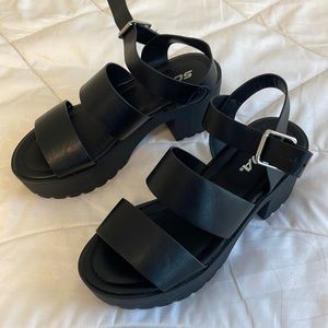 Women’s sandals size 5.5